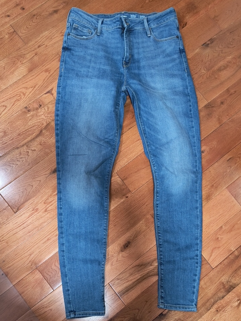 Old Navy Women's Skinny Jeans in Medium Blue Wash